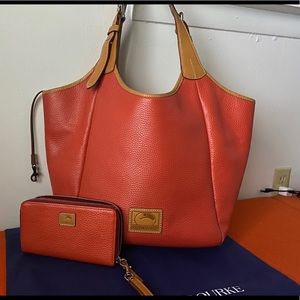 Genuine Dooney&Bourke Pebble Leather Tote & Wallet